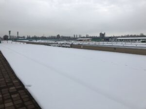 【競馬】雪景色が綺麗な札幌競馬場、北海道に行ってみたくなるね