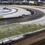 【競馬】東京競馬が積雪の影響で発走時刻が変更　これ全部人力で除雪するのか？