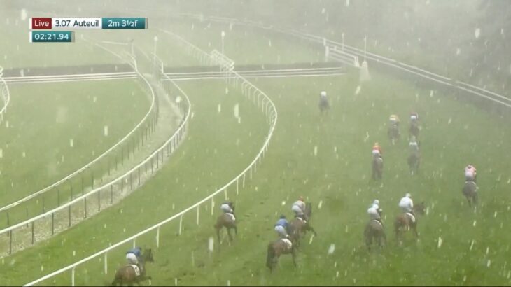 【競馬】フランス競馬で天気がヤバすぎてレースが途中で中止になる事態に